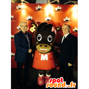 Brun ku maskot i rød kjole - MASFR20698 - Cow Maskoter