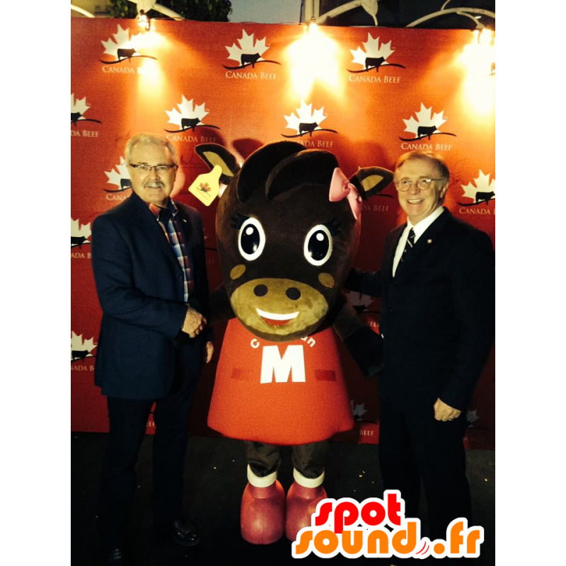 Brun ku maskot i rød kjole - MASFR20698 - Cow Maskoter Brun ku maskot i rød kjole - MASFR20698 - Cow Maskoter