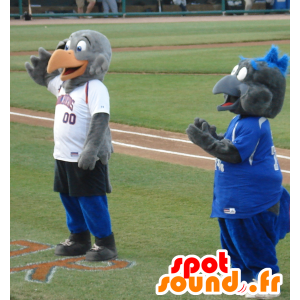 2 mascottes d'aigles, d'oiseaux gris en tenue de sport - MASFR20857 - Mascotte d'oiseaux