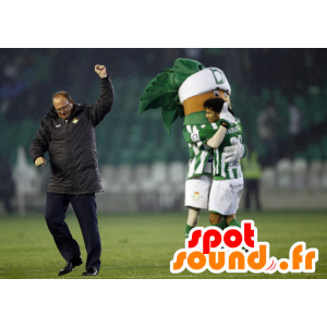 Indisk maskot, i gröna och vita sportkläder - Spotsound maskot