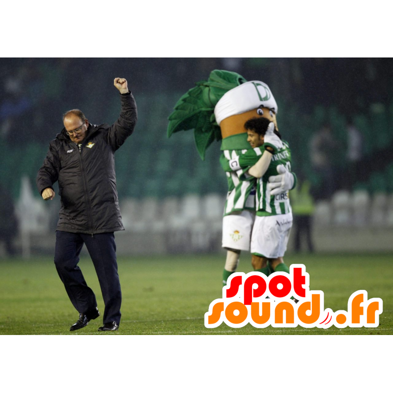 Indisk maskot, i gröna och vita sportkläder - Spotsound maskot Indisk maskot, i gröna och vita sportkläder - Spotsound maskot