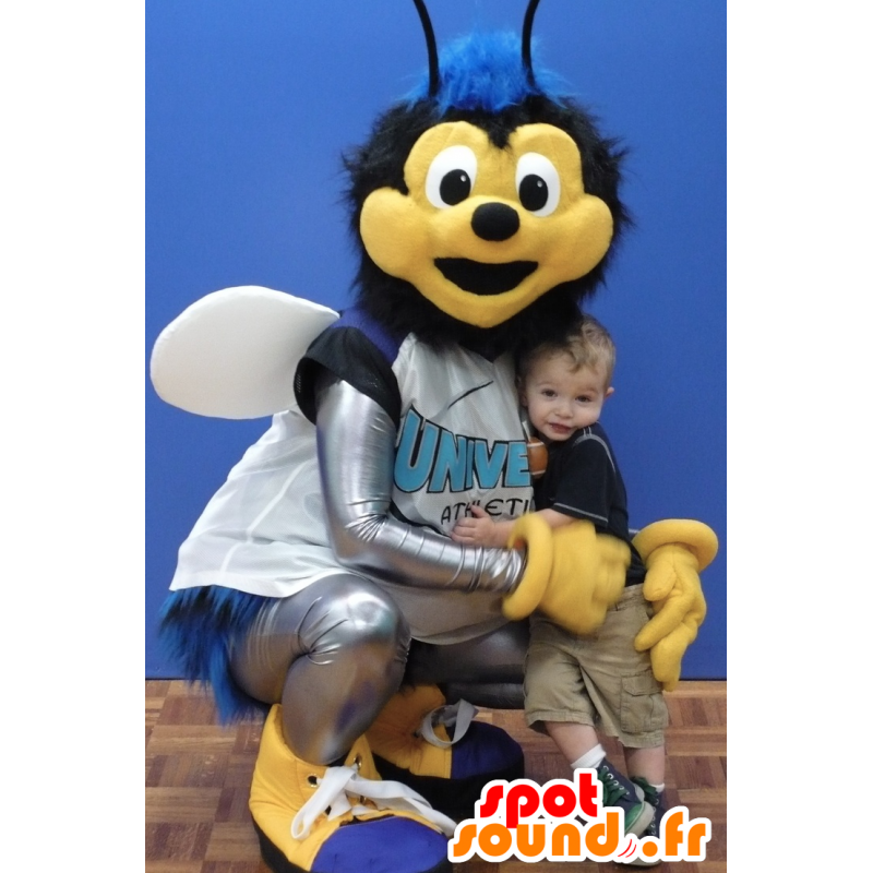 Mascot mosca azul y negro en ropa deportiva - MASFR21605 - Mascota de deportes Mascot mosca azul y negro en ropa deportiva - MASFR21605 - Mascota de deportes