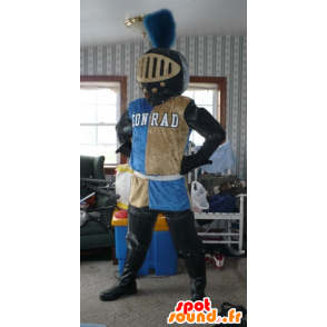 Mascot cavaleiro colorido com fones de ouvido - MASFR21764 - cavaleiros mascotes