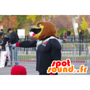 Mascota del águila Brown, muy musculoso, en ropa deportiva - MASFR21828 - Mascota de aves