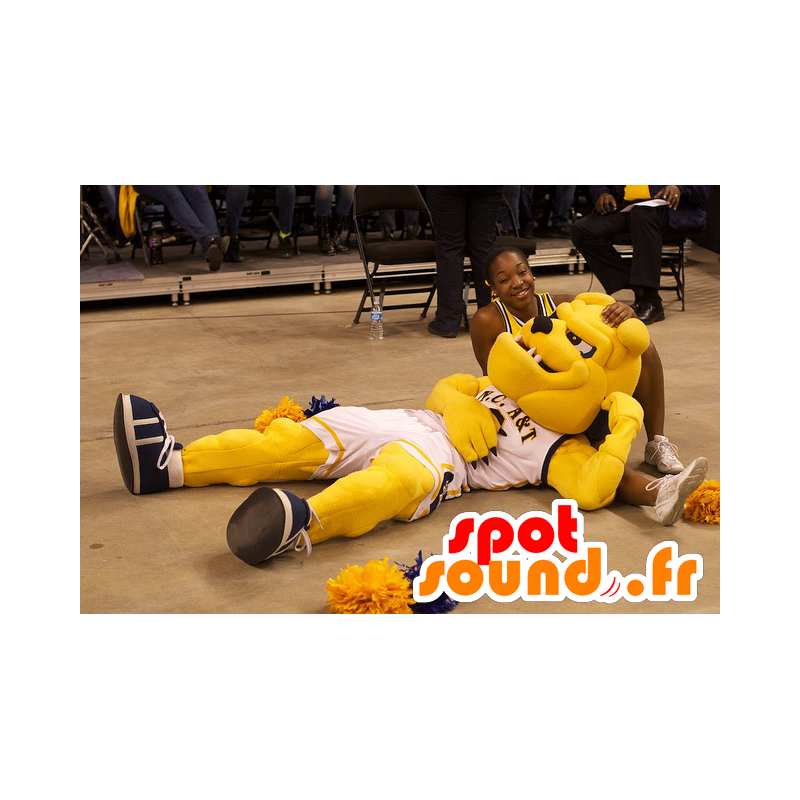 Mascotte de chien, de bulldog jaune, en tenue de sport - MASFR22065 - Mascottes de chien