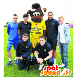 Marrom vaca mascote, sportswear amarelo - MASFR22135 - Mascotes vaca