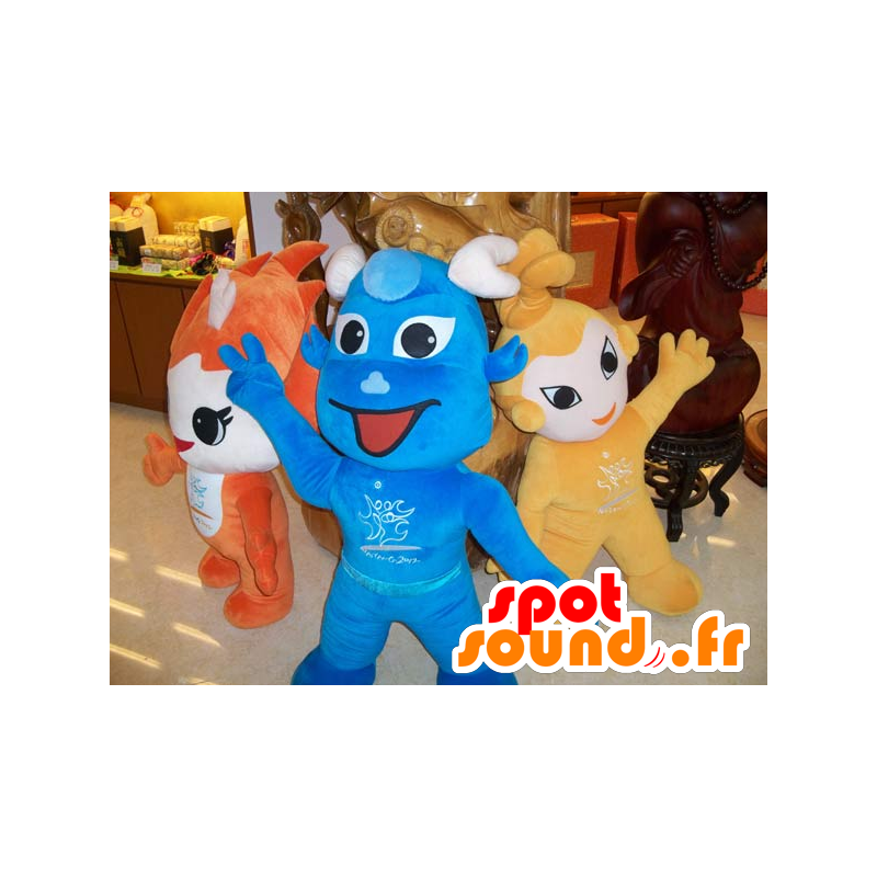 3 mascots and smiling colorful characters - MASFR22342 - Human mascots