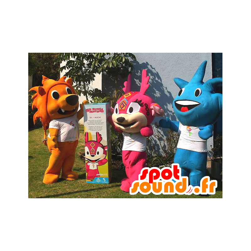 3 mascots and smiling colorful characters - MASFR22353 - Human mascots