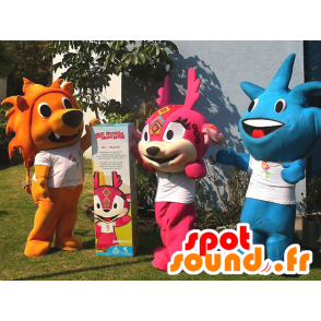 3 mascots and smiling colorful characters - MASFR22353 - Human mascots