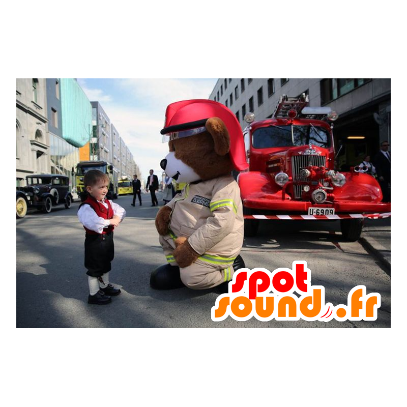 Stor brun nallebjörnmaskot i brandmanuniform - Spotsound maskot