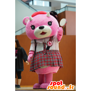 Koakkuma maskot, rosa och vit nallebjörn, med en kilt -