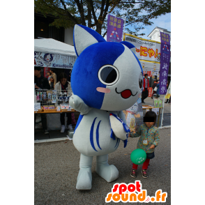Bonito Nyanko maskot, blå och vit katt, med en fisk - Spotsound