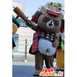 コマポンのマスコット、侍の衣装を着た茶色のパンダ-MASFR25882-日本のゆるキャラのマスコット
