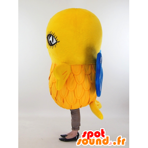 Gosshi maskot, liten gul fågel med blå vingar - Spotsound maskot
