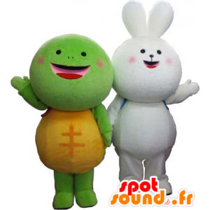 2 maskotar, en helt vit kanin och en grön och gul sköldpadda -