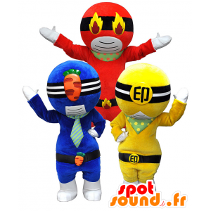 Hjälmade superhjälte maskotar klädda i gult, rött och blått -