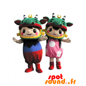 2 Maskottchen der Kinder in bunten Outfits und Drachen Hut - MASFR26496 - Yuru-Chara japanischen Maskottchen