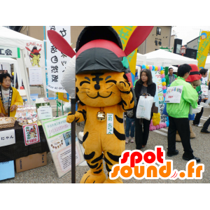 Mascot Toranyan, oranje en zwarte tijger met een grote helm - MASFR26685 - Yuru-Chara Japanse Mascottes