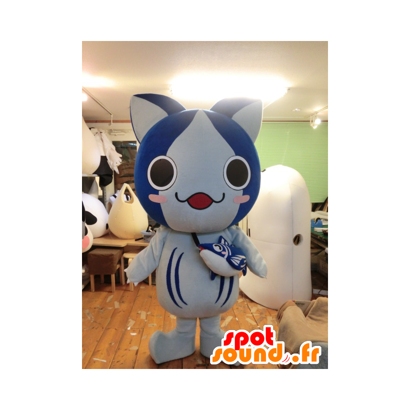 Katsuo Nyanko maskot, blå og hvid kat med en fisk - Spotsound