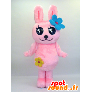 Behåret lyserød kaninmaskot med blomster og store øjne -