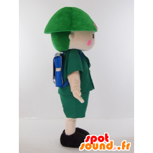 Pysmaskot som bär en grön uniform med en skolväska - Spotsound
