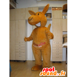Orange kænguru-maskot, kæmpe og smilende - Spotsound maskot