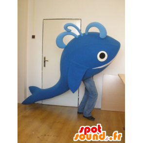 Mascot and giant blue whale smiling - MASFR031987 - Mascots of the ocean