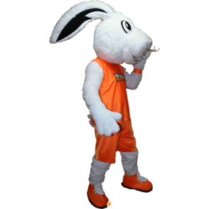 Blanco mascota del conejito vestido con una ropa deportiva de color naranja - MASFR032406 - Mascota de deportes