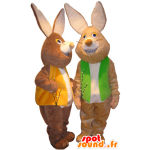 2 mascots braune und weiße Kaninchen mit farbigen Westen - MASFR032496 - Hase Maskottchen