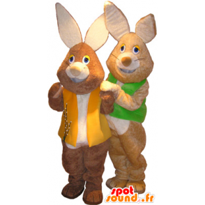 2 mascotes coelhos brancos e castanhos com coletes coloridos - MASFR032517 - coelhos mascote