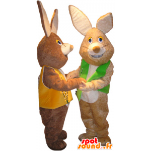 2 mascottes bruine en witte konijnen met gekleurde vesten - MASFR032517 - Mascot konijnen
