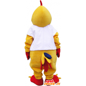 Jätte gul och röd tuppmaskot med vit t-shirt - Spotsound maskot