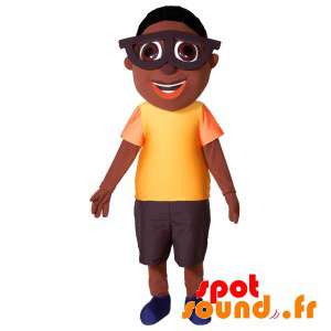 Maskot af ung afrikansk dreng med store briller - Spotsound