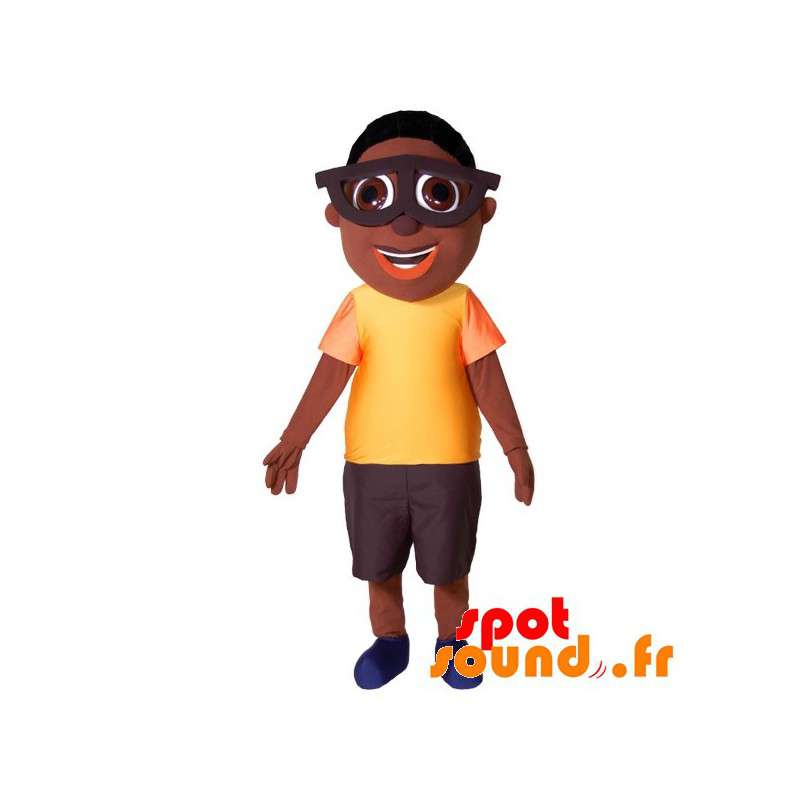 Maskot af ung afrikansk dreng med store briller - Spotsound