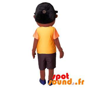 Maskot av ung afrikansk pojke med stora glasögon - Spotsound