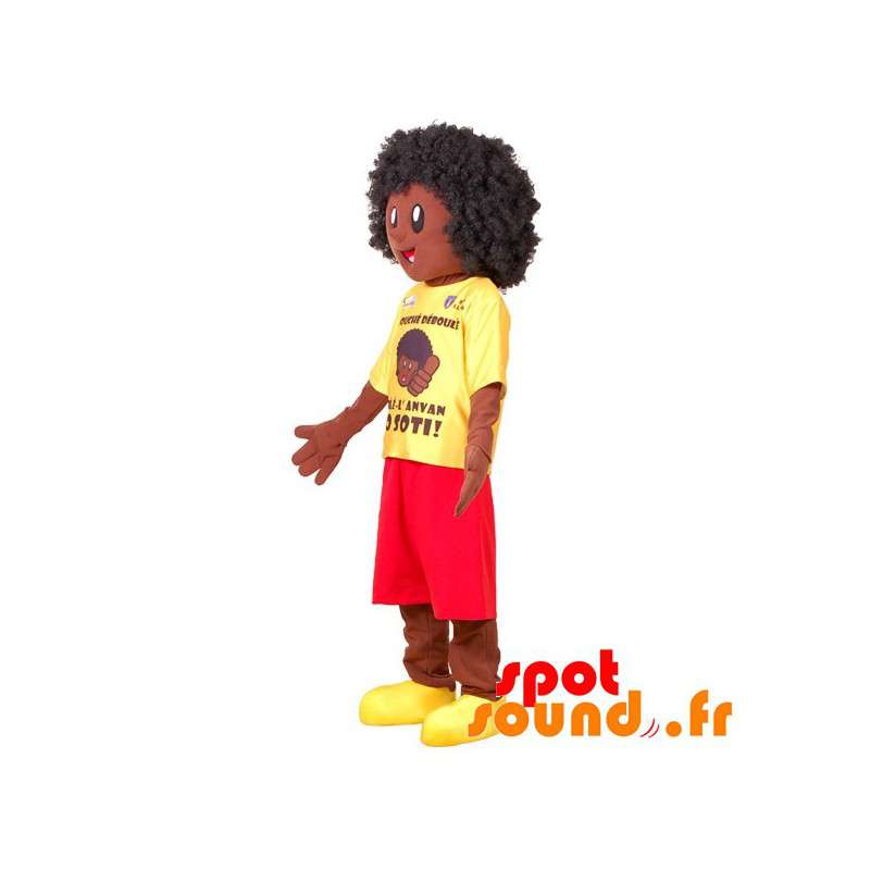 Afrikansk drengemaskot med et gult og rødt tøj - Spotsound