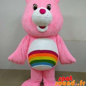 ピンクの虹の空とマスコットのクマ
