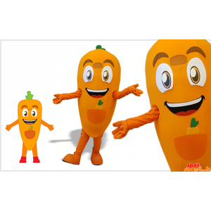 Orange och grön morotmaskot, jätte och le - Spotsound maskot
