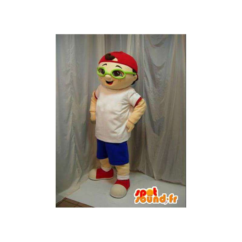 Chłopiec maskotka z zielonych okularach i czerwonej czapce. Ulica. - MASFR00656 - Maskotki Boys and Girls