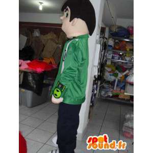 Mascote de menino torcedor com jaqueta verde e bordado