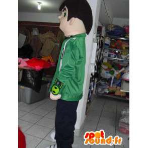 Mascot drengesupporter med grøn jakke og broderi - Spotsound