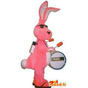 Mascot representando uma banda de um homem disfarçado de coelho rosa - MASFR001735 - coelhos mascote