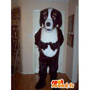 Mascot wat neerkomt op een opgezette hond, honds kostuum