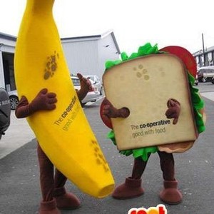 Mascotte du jour chez SPOTSOUND: Mascottes de banane et de sandwich géant. Pack de 2 . Découvrez les mascottes @spotsound_mascots #mascotte #mascottes #marketing #costume #spotsound #personalisé #streetmarketing #guerillamarketing #publicité . Lien: https://www.spotsound.fr/fr/4787-mascottes-de-banane-et-de-sandwich-géant-pack-de-2.html