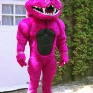Mascotte du jour chez SPOTSOUND: Mascotte de chat rose de taille géante. Costume de chat . Découvrez les mascottes @spotsound_mascots #mascotte #mascottes #marketing #costume #spotsound #personalisé #streetmarketing #guerillamarketing #publicité . Lien: https://www.spotsound.fr/fr/4795-mascotte-de-chat-rose-de-taille-géante-costume-de-chat.html
