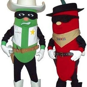 Mascotte du jour chez SPOTSOUND: Mascottes de piment vert et de piment rouge habillés en cow-boy . Découvrez les mascottes @spotsound_mascots #mascotte #mascottes #marketing #costume #spotsound #personalisé #streetmarketing #guerillamarketing #publicité . Lien: https://www.spotsound.fr/fr/5679-mascottes-de-piment-vert-et-de-piment-rouge-habillés-en-cow-boy.html