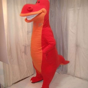 Mascotte du jour chez SPOTSOUND: Mascotte de dinosaure rouge et orange. Costume de dinosaure . Découvrez les mascottes @spotsound_mascots #mascotte #mascottes #marketing #costume #spotsound #personalisé #streetmarketing #guerillamarketing #publicité . Lien: https://www.spotsound.fr/fr/5694-mascotte-de-dinosaure-rouge-et-orange-costume-de-dinosaure.html