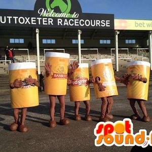 Mascotte du jour chez SPOTSOUND: Mascotte de pintes de bière géantes. Pack de 5 costumes . Découvrez les mascottes @spotsound_mascots #mascotte #mascottes #marketing #costume #spotsound #personalisé #streetmarketing #guerillamarketing #publicité . Lien: https://www.spotsound.fr/fr/4796-mascotte-de-pintes-de-bière-géantes-pack-de-5-costumes.html