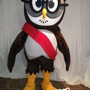 Mascotte du jour chez SPOTSOUND: Mascotte de hiboux à lunettes. Costume de hiboux . Découvrez les mascottes @spotsound_mascots #mascotte #mascottes #marketing #costume #spotsound #personalisé #streetmarketing #guerillamarketing #publicité . Lien: https://www.spotsound.fr/fr/5629-mascotte-de-hiboux-à-lunettes-costume-de-hiboux.html
